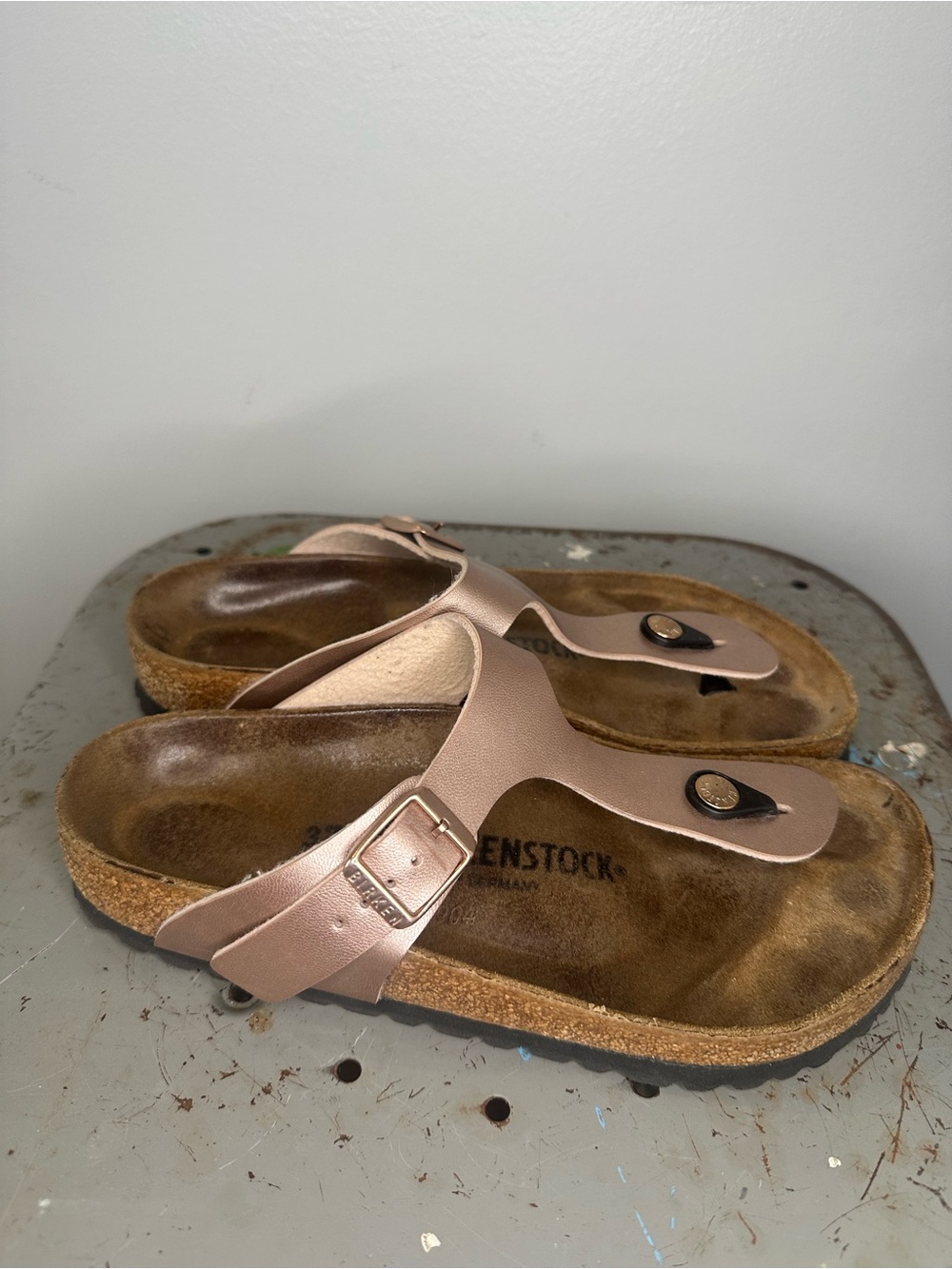 Birkenstock Gizeh Thong Sandals - Rose Gold Metallic size 37